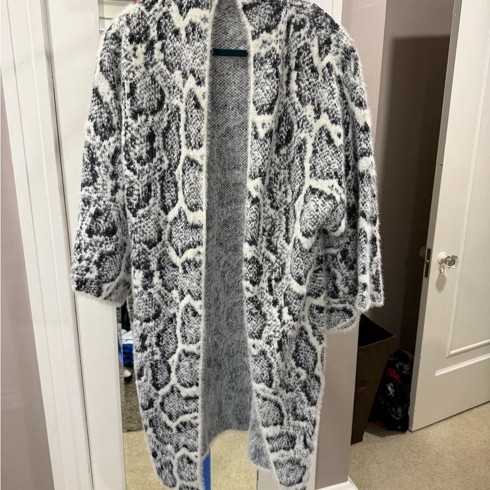 Anthropologie NWOT Chic Black and White Long Cardigan O/S - Picture 3 of 14